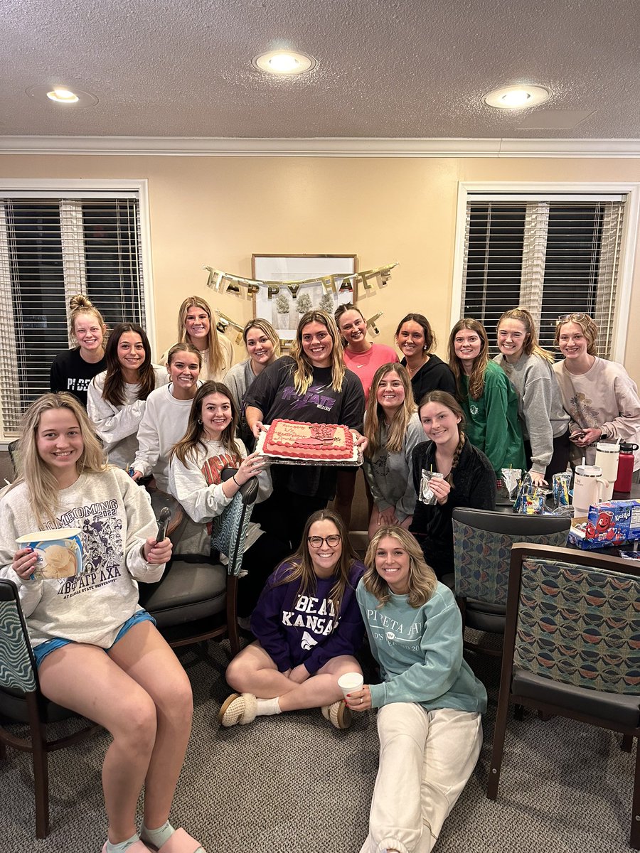 #wiw <a href="/piphiatksu/">Pi Beta Phi</a> half bday celebrations!