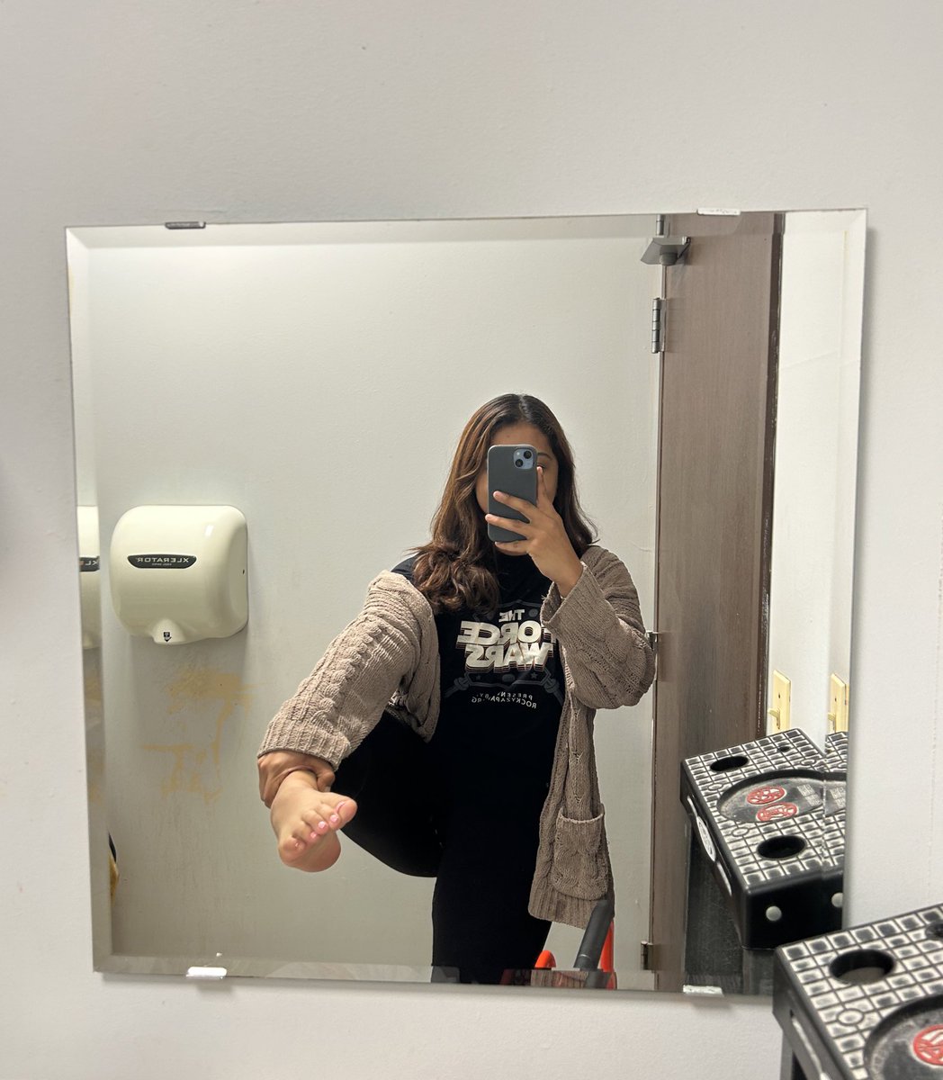 obeydiosa's tweet photo. Drunk at the salon so this the best I can do😂

Decided to go baby pink for Valentine’s Day!

@rt_feet Findom https://t.co/zZCtjoWXVe