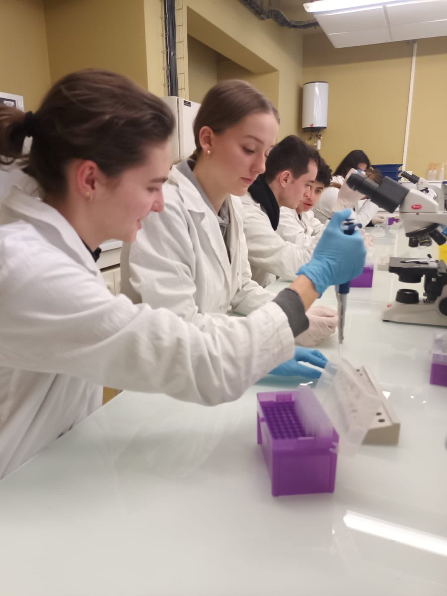 "Vis ma vie de chercheurs!" Toujours actifs et réflexifs au côté de doctorants. De belles rencontres pour nos lycéens. Merci à tous