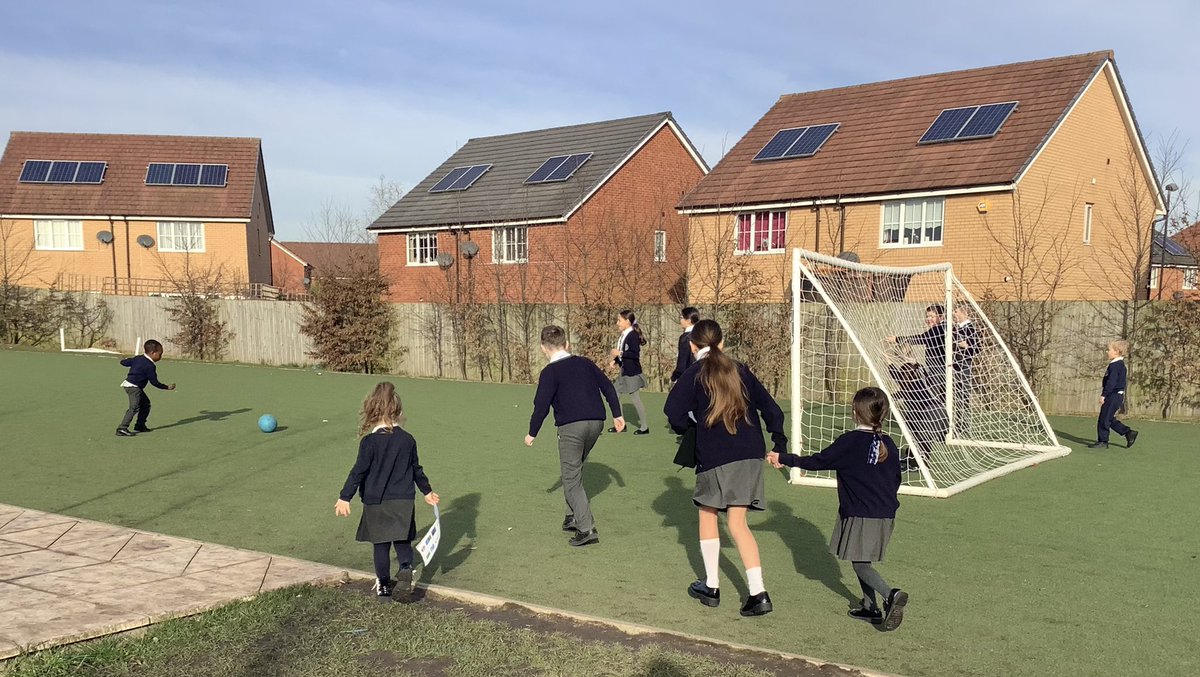 Year6Monksdown1's tweet image. What a beautiful morning we have had, #Class63 spent the morning connecting with #ClassR3. They completed a selfie treasure hunt before exploring Reception’s outdoor area. All of the children were amazing, caring, gentle, engaging. We are so proud of them all!#mentalhealthweak
