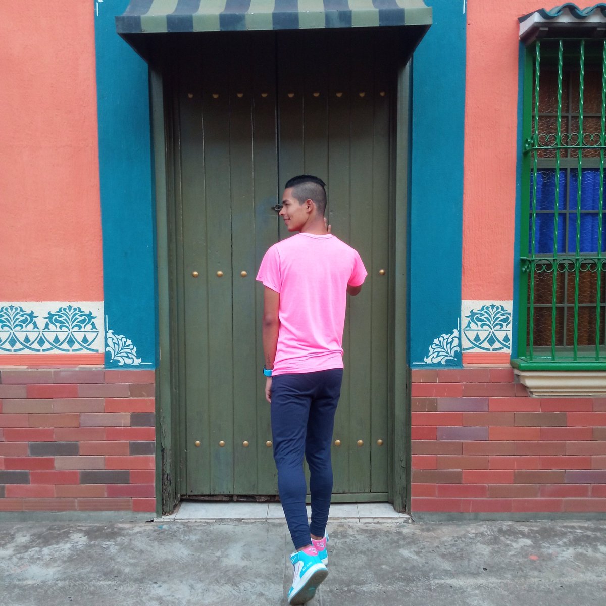 animadorgb's tweet photo. ¡Aunque tú seas el malo yo recuerdo lo bueno, yo quiero vivir mis 22! 😂🧳😌
#caracas #valencia #maracay #laguaira #turmero #sandiego #baruta #plazavenezuela #carabobo #aragua #guarico #vargas #priden #gay #mundo #foto #twitter #facebook #instagram #musica #foto https://t.co/ruRLxAictn