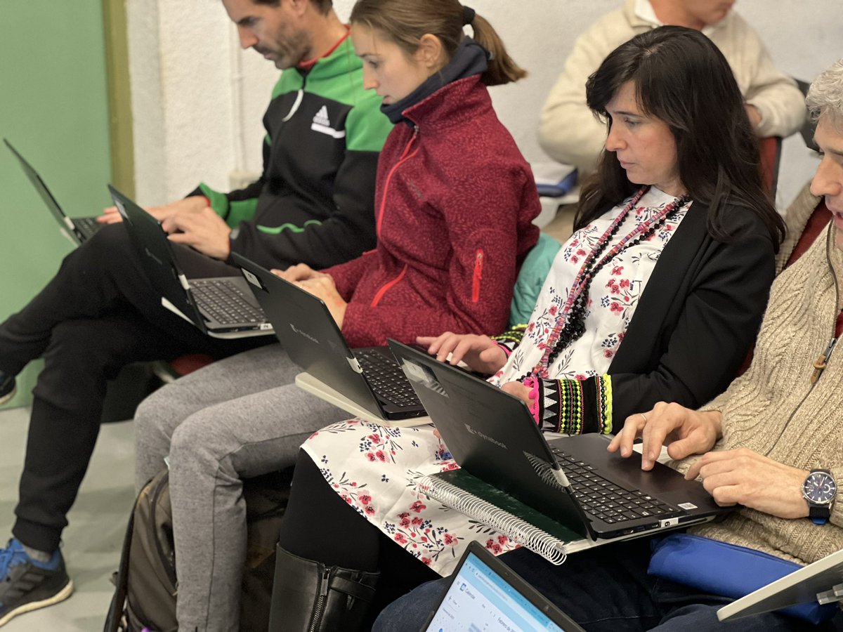 👩‍💻🧑🏽‍💻 Tarde de formación LOMLOE muy🔝 impartida por nuestra directora <a href="/izarbEduca/">Izar</a> . ¡50 profes participando en un taller práctico para elaborar nuestras programaciones! 💪 #somosblecua #formacción #lomloe <a href="/InnovaEducAr/">InnovaEducAr</a> <a href="/cpmariadeavila/">CP María de Ávila</a>