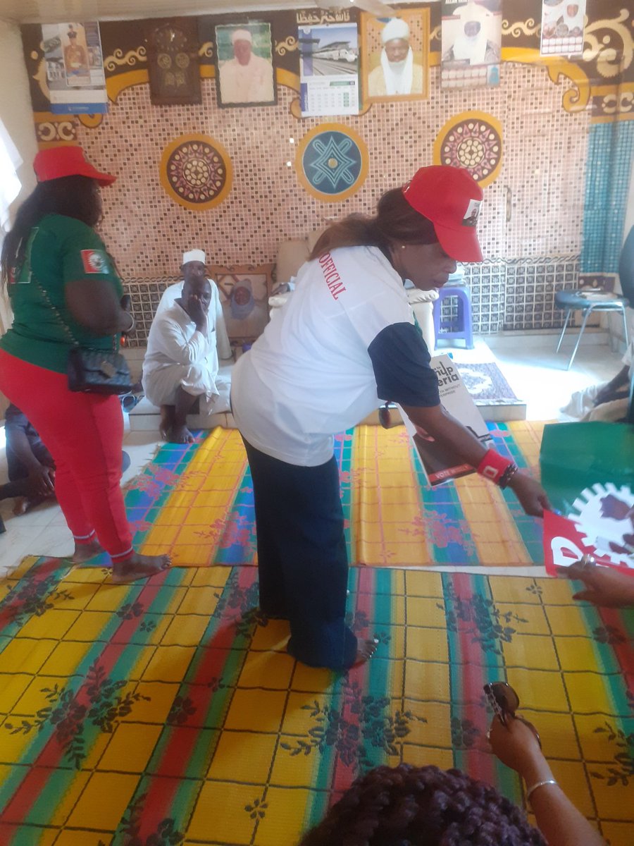 Bina_C2's tweet photo. Our Grassroot Sensitization Team  went to Daikibyui with our LP Fct woman leader.

We visited the Chief palace first to make our presence known before heading to the streets &amp; market to preach the message of @PeterObi of LP &amp; identity the party logo. 
#PeterObiForPresident2023 https://t.co/OM04fnLxKO
