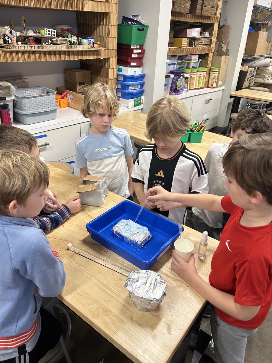 atlantaSTEAM's tweet image. Innovation changes the world! Help mrs Jane stay dry! Exploring materials #makingprototypes #usercentereddesign #aisSTEAM ⁦@AISLearns⁩