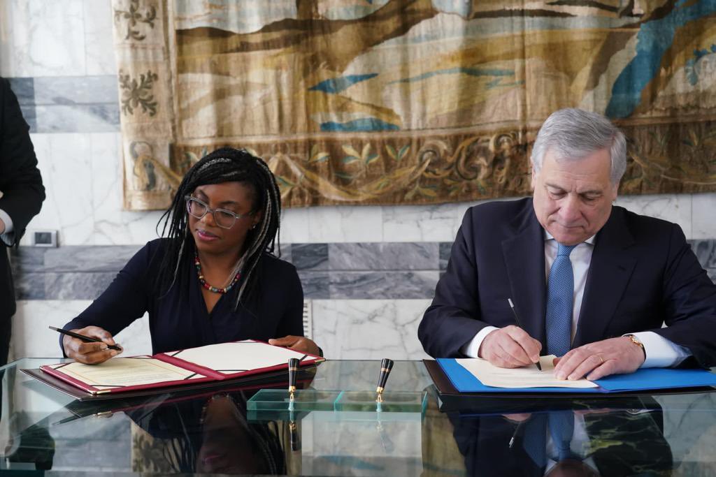 KemiBadenoch's tweet photo. Working in Rome today promoting UK trade and business:
🖊️Signing the UK-Italy Export and Investment Promotion MoU
🇬🇧🇮🇹 Co-chairing the first UK-Italy CEO Forum
✅Speaking at the 30th Pontignano Forum about our shared interests in upholding principles of free trade https://t.co/0qg4HkuhOI