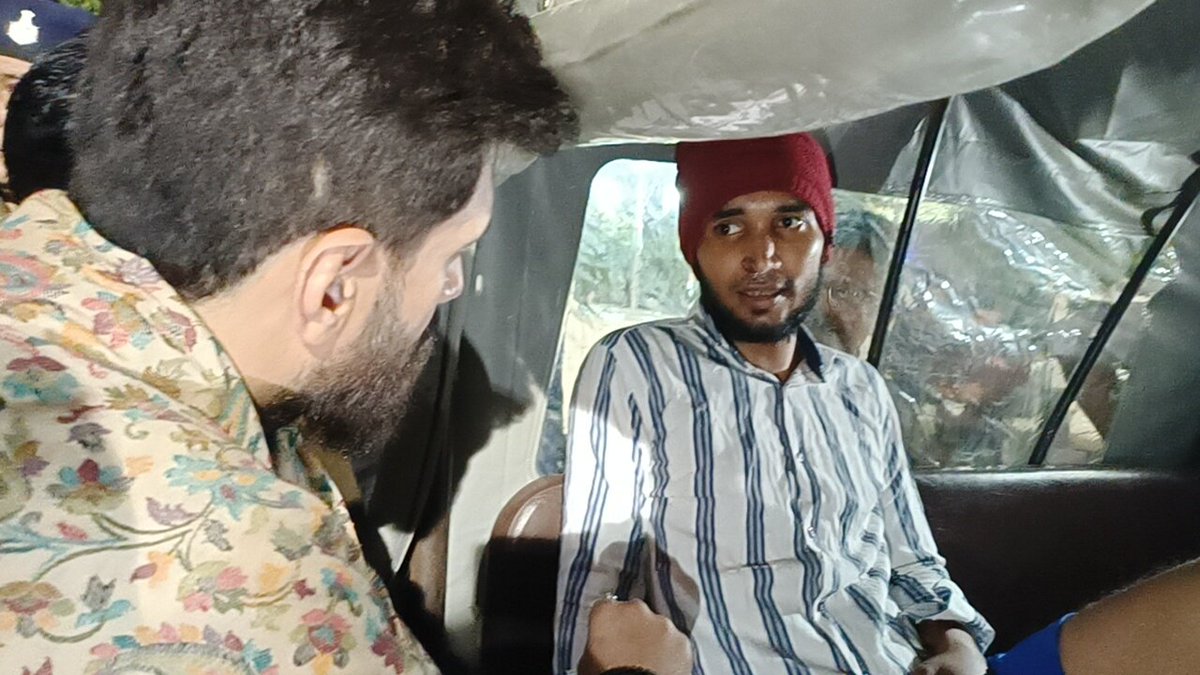 LJP4India's tweet photo. छपरा में दबंगों द्वारा तीन युवकों की बेरहमी से पिटाई की गई थी। जिसमें 2 युवकों की जान चली गई वहीं एक युवक अभी अस्पताल में इलाजरत है।आज घायल युवक के स्वास्थ की जानकारी लेने पहुंचें लोक जनशक्ति पार्टी (रा.) के राष्ट्रीय अध्यक्ष आदरणीय श्री @iChiragPaswan जी। https://t.co/y2YAUvObSr