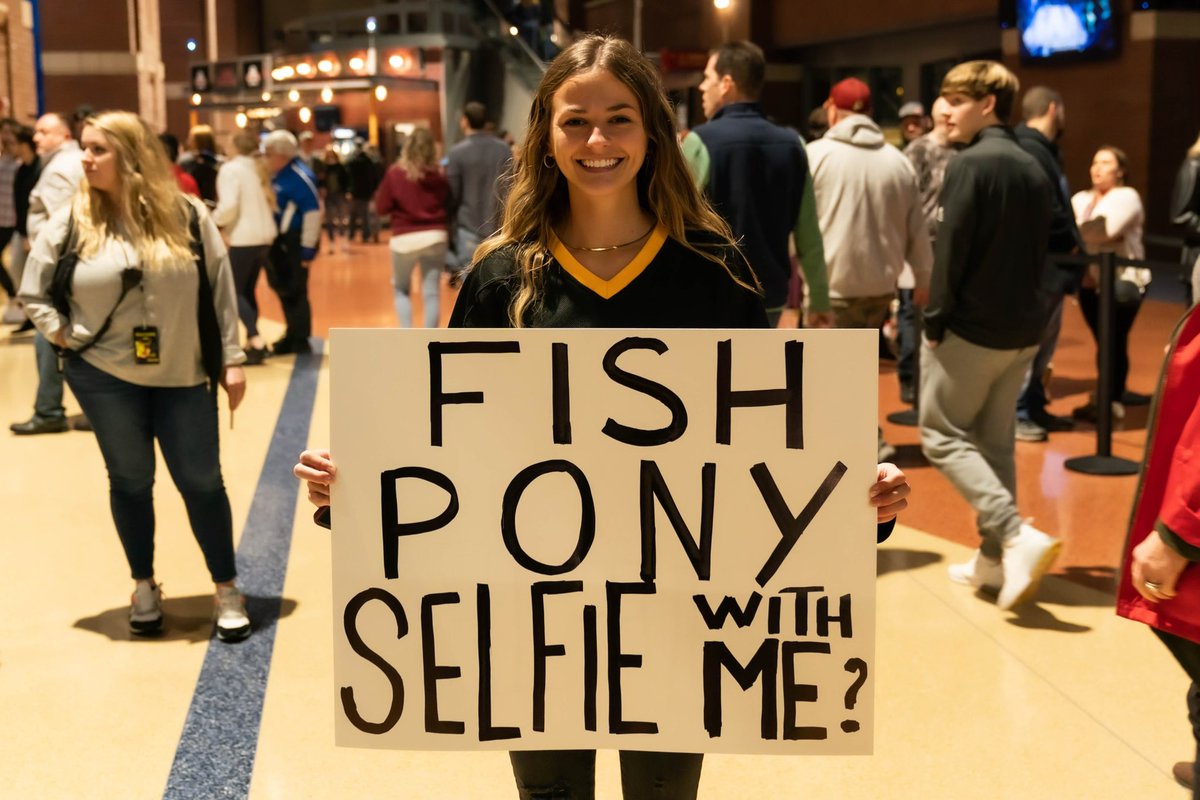 AdamSandler's tweet photo. Columbus, Ohio! It was love at first sight! We had a ball and must do it again soooon!  See you next time and thank you so much for coming! @NationwideArena https://t.co/QWPLE6A7Wh