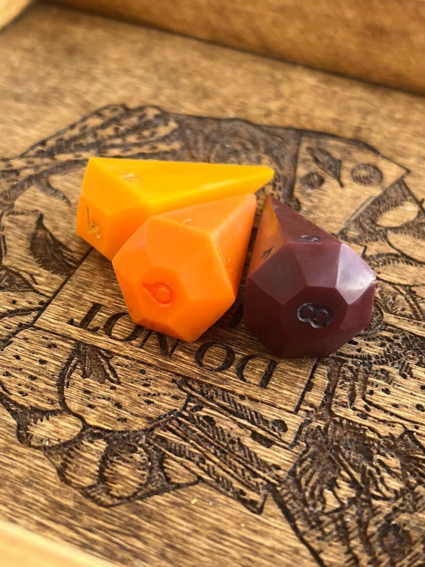 RavenandRiddle's tweet photo. So I made some carrots...
#ForbiddenSnacks #dnd5e #TTRPGs #ttrpgcommunity https://t.co/I6FV1nVZRB