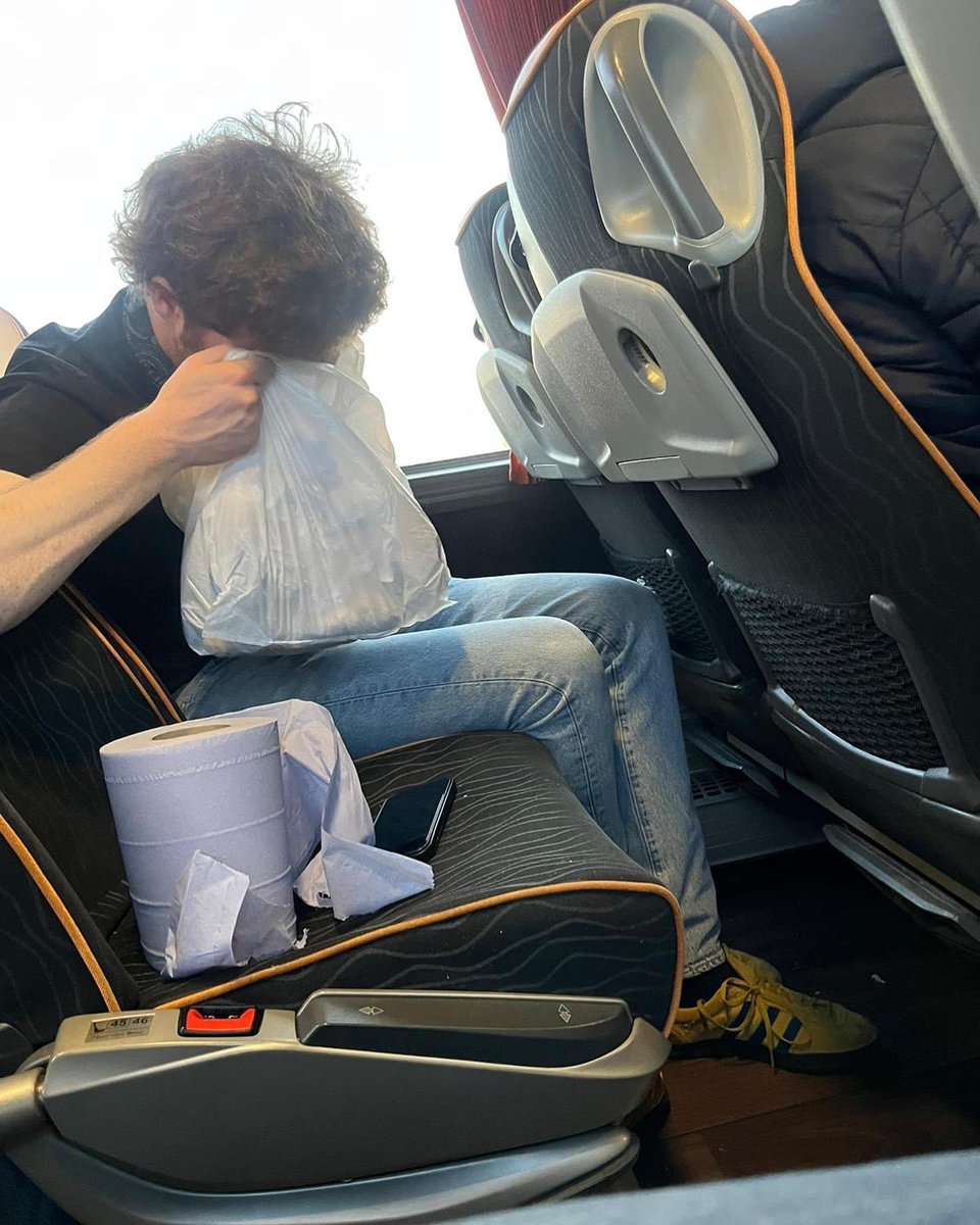 FBAwayDays's tweet photo. This Leeds fan travelling to Manchester United tonight… 🤢😭 https://t.co/YcCs2B2Te1