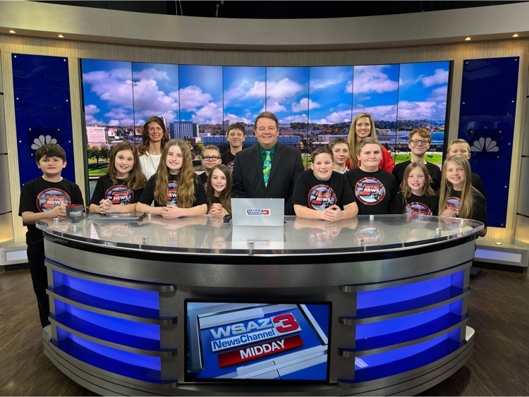 PES_Lighthouse's tweet photo. Porter Elementary's Pawsitive Panther News learns way to enhance their broadcasting @wsaznews #stlpky #kydlc #jcdlc https://t.co/dnel42HnDs