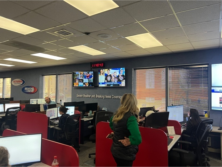 PES_Lighthouse's tweet photo. Porter Elementary's Pawsitive Panther News learns way to enhance their broadcasting @wsaznews #stlpky #kydlc #jcdlc https://t.co/dnel42HnDs