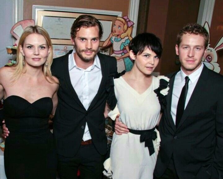 EnchantedSwans's tweet photo. Glamorous cast π―β€οΈ
#jennifermorrison #jamiedornan #joshdallas #ginnifergoodwin #onceuponatime #ouatcast #ouatcastforever https://t.co/pv6g50tG10