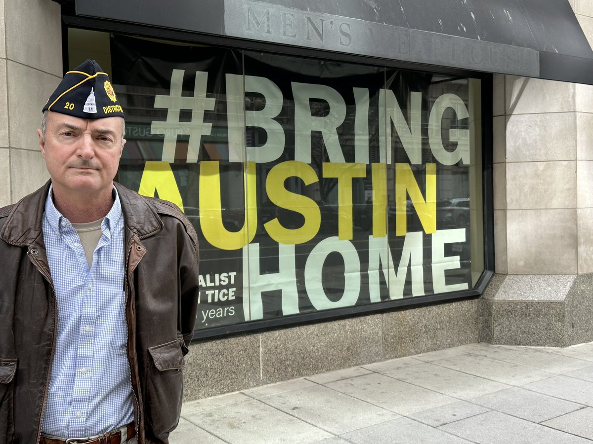 Today at the #BringAustinHome banner on F Street <a href="/PressClubDC/">National Press Club</a> member Tom Young who is American Legion Post #20 Commander. <a href="/AmLegionPost20/">American Legion Post 20</a> has been the Press Club post for more than a century. They meet monthly. Founded by General Pershing. #FreeAustinTice. A journalist. A Marine.