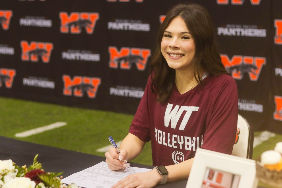 MVISD's tweet photo. 𝓘𝓽'𝓼 𝓼𝓲𝓰𝓷𝓲𝓷𝓰 𝓭𝓪𝔂! ✍️ 

MVHS volleyball player Hailey Hurtado and soccer player Isabella Hernandez 𝓈𝒾𝑔𝓃𝑒𝒹 their letters of intent. 

🏐 Hurtado committed to West Texas A&amp;M
⚽ Hernandez committed to Angelo State University 

Congratulations! 👏 https://t.co/W5tPTQp56S