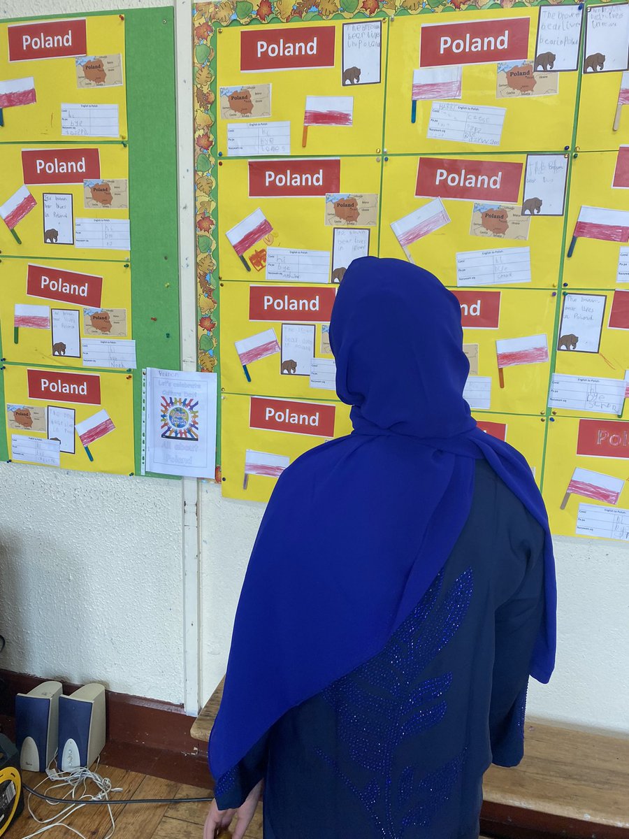 MrsByrneBNS's tweet photo. We really enjoyed checking out all the fantastic projects completed by different classes on the nationalities in our school! Maith sibh gach duine!! @RathnureNS @RathnureGreen @GreenSchoolsIre 👏🌎 https://t.co/prKxfyY3Xz