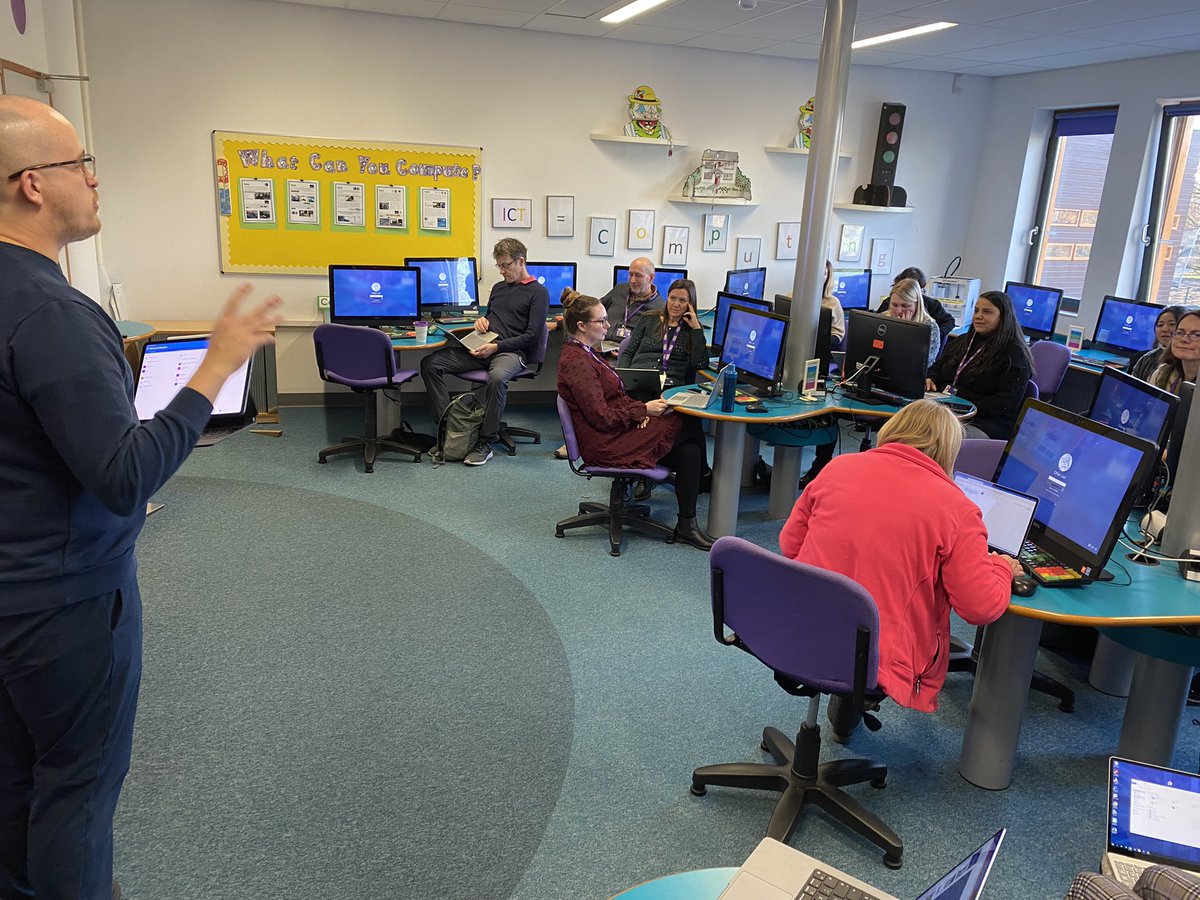 A great #BSNEdTech session with the @BSNJSV #teachingassistants getting to grips with more skills with @onedrive and connectivity @bsnedtech @BSNIntLA