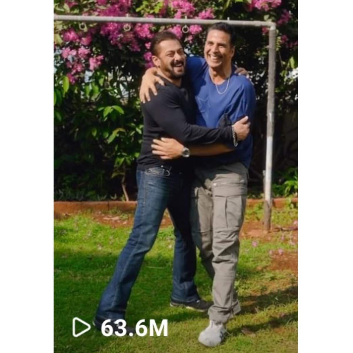 Record Breaking 10 MILLION+ LIKES on the Recent Sensation #SalmanAkshay Insta Reel @ #MainKhiladi Song with Almost 64 Million Views in Just 4 Days, This Happens When Two of Our Biggest Heartthrobs Come Together 🔥

Most Liked Post of Both Stars I Think!
#SalmanKhan | #AkshayKumar