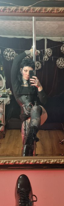 Let me step on you💕 https://t.co/eBDyRIf9N3<a href="/tag/london"class="tags"><span>#london</span></a><a href="/tag/videographers"class="tags"><span>#videographers</span></a>