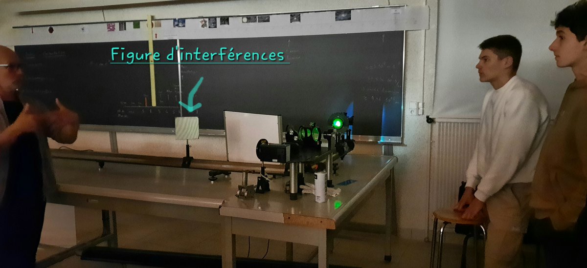 EoesFrance's tweet photo. "Comment détecter des #ondes #gravitationnelles?"
C'est le deuxième atelier auquel ont pu assister les 36 candidats sélectionnés aux épreuves pratiques du #concours. Merci à Jérôme Eugène, #enseignant #chercheur du @labo_IJL, pour son expérience sur l'#interféromètre de Michelson https://t.co/4aE8rZbkdy
