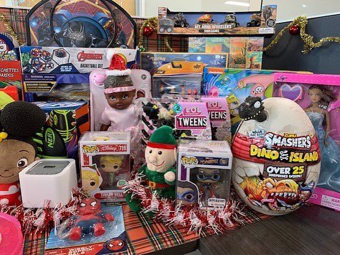 titleiveprogram's tweet image. Gifts from the Heart event was such a success! This provided presents for vulnerable clients under the care of CPS and SAS of the Sacramento County DCFAS. More than 90 community partners and individuals from participate in this annual holiday gift-giving drive ✨
