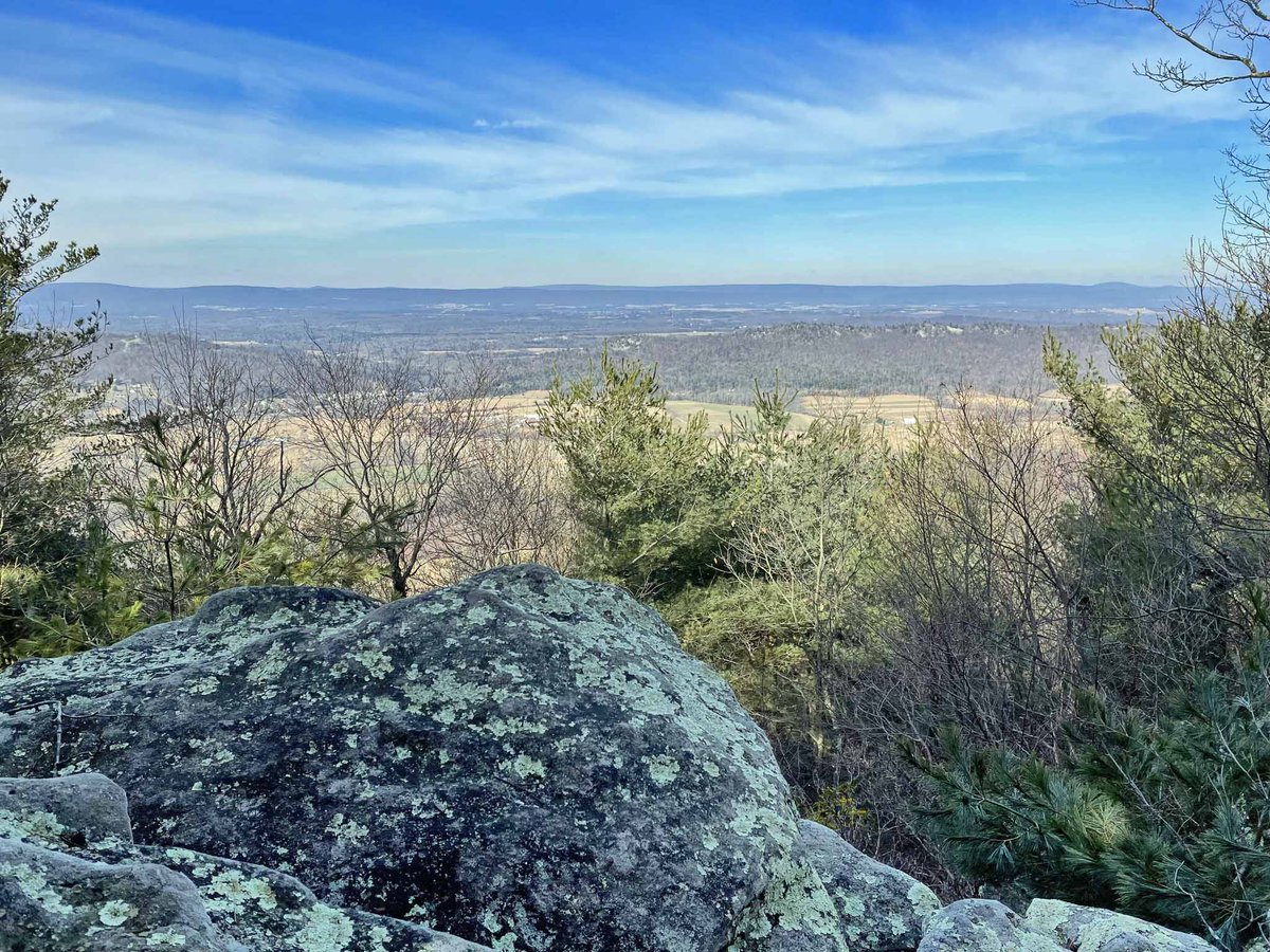DCNRnews's tweet photo. Check out this recent view from a vista from the #StandingStoneTrail along the ridgetop above #CowansGapStatePark. 🗻🥾
This rugged trail stretches 85 miles, connecting the #MidStateTrail to the #TuscaroraTrail. #WhatsHappeningWednesday
#PAStateParks
#GetOutdoorsPA https://t.co/8QxpHcYV5a