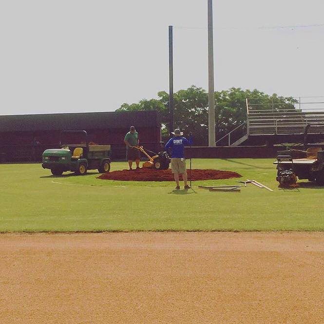 DIRTGottaLoveIt's tweet image. Doing a little #DirtWork this spring?
Tag us 🤙🏼 We’d love to see.

#DIRT
@EzellBaseball