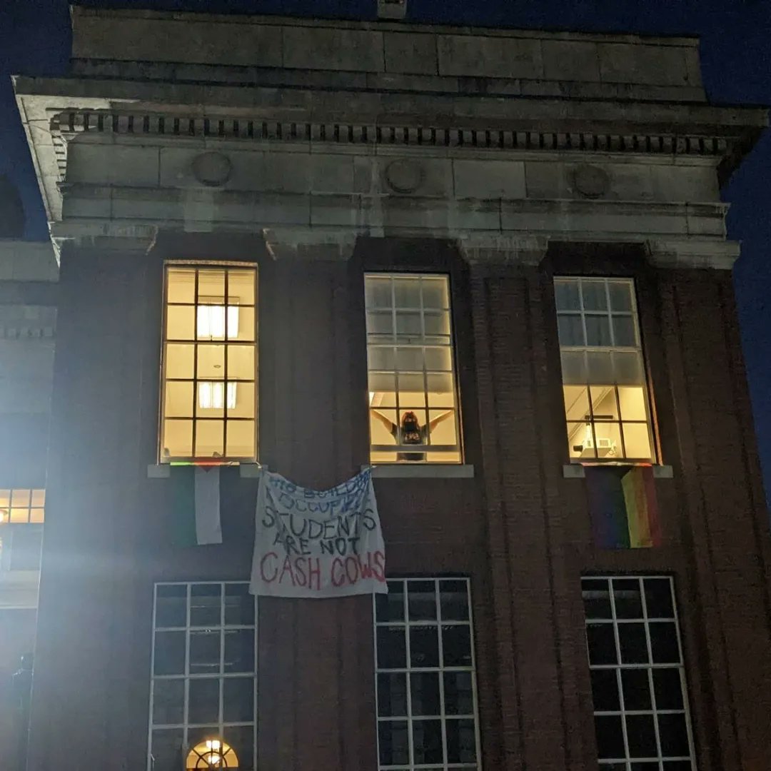rentstrikeUoM's tweet image. BREAKING: We are occupying three university buildings!

Our demands are simple:
- UoM must give in to the rent strike demands
- UoM must give each student a £1,500 to keep up with the maintenance loan in line with inflation
- UoM must give in to the UCU demands.