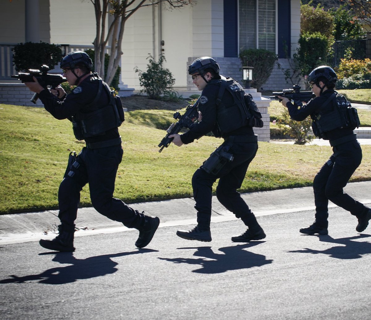 TheKennyJohnson's tweet photo. All new SWAT this Friday !! See you there @swatcbs @CBS @SPTV https://t.co/8eiSXxzsOP