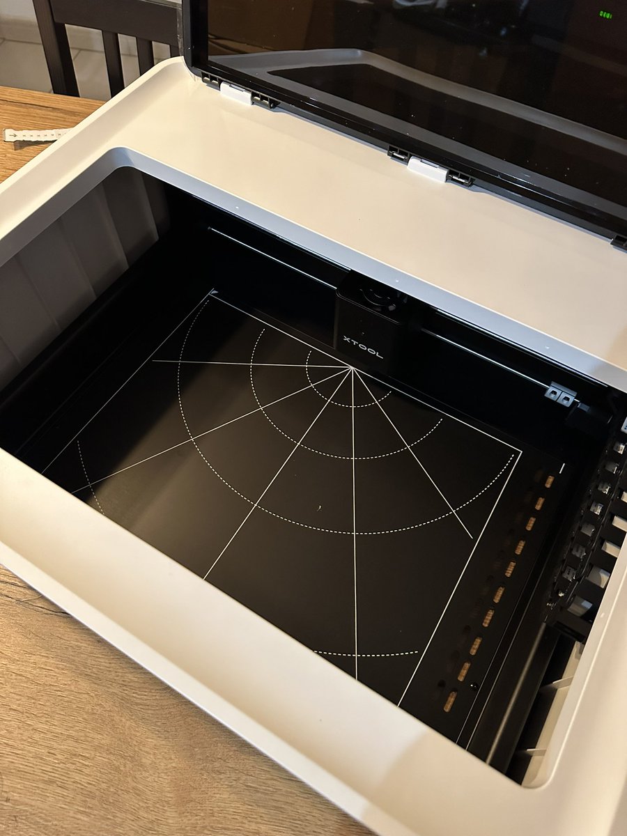 braindegeek's tweet image. J’ai reçu la machine ultime 😱 ✅ découpe laser et avec lame, gravure laser #XtoolM1