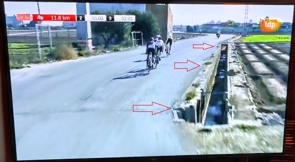 jmcaroz's tweet photo. Fotos de la pasada Volta Comunitat Valenciana, última etapa con final Valencia. Mismo recorrido hombres y mujeres pero distinta realización de tv, parece que se están dando pasos hacia atrás. Una lástima. https://t.co/MCQpk8w1xF