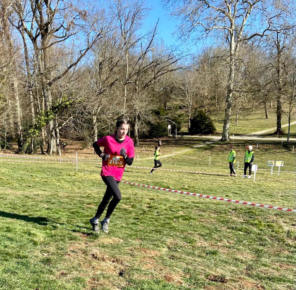 L’équipe de run&amp;bike qui avait brillamment gagné au #championnat départemental #unss ont terminé à une très belle troisième place au championnat d’académie à Onet le Château en Aveyron.
Bravo à Bastien, notre jeune juge, Anna, Armande, Samuel et Nael pour leur belle performance.