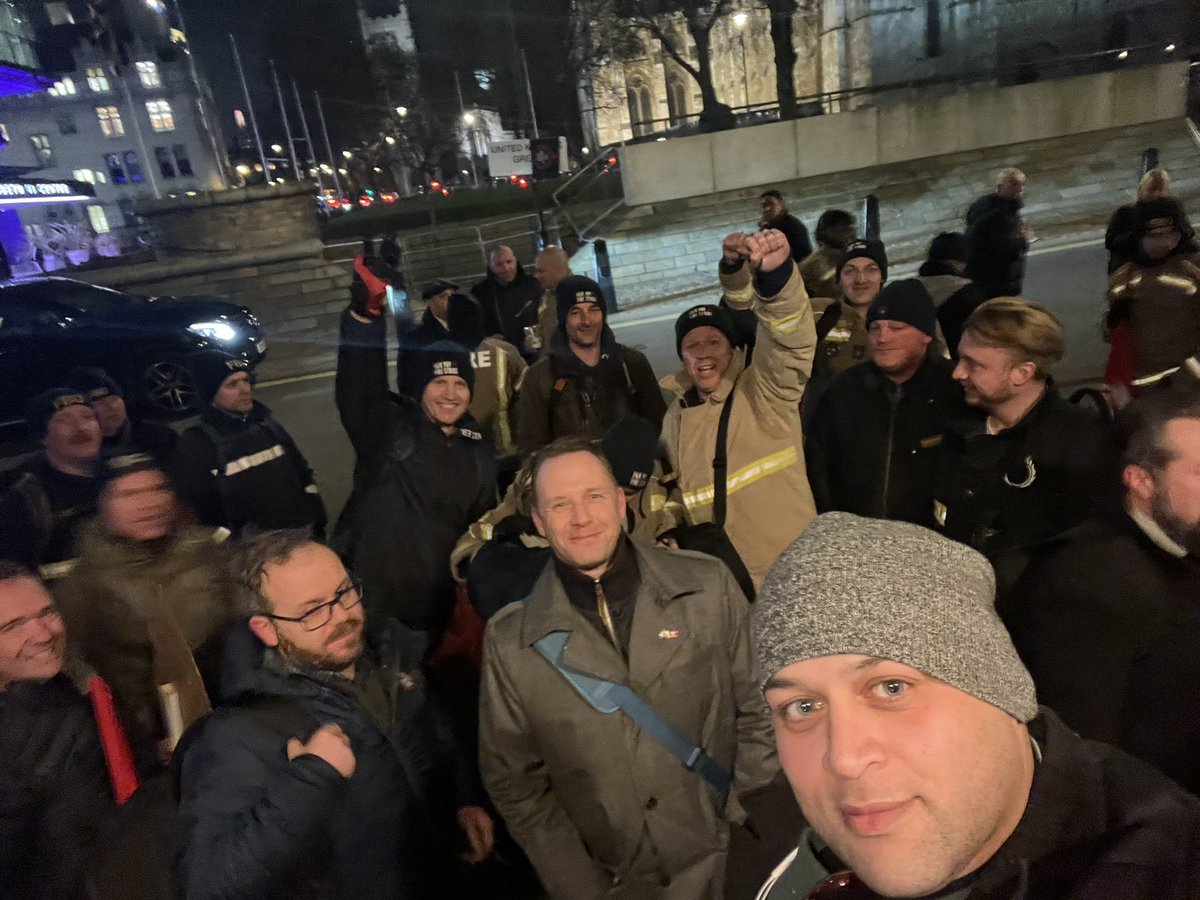 12hrs almost on the streets in winter letting employers know they won’t go quietly 🥹@fbunational