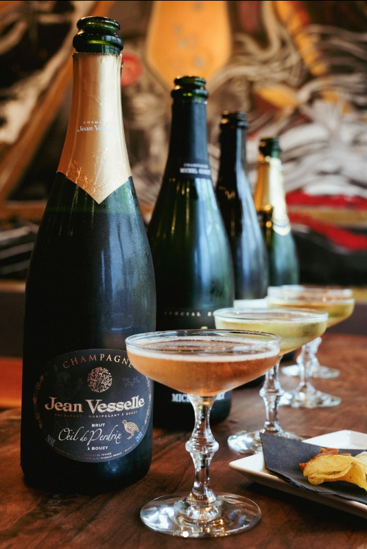 A sneak peek at something very stylish in the lounge this February! 🍷

Be Bubbly Napa Valley will be serving fresh flights of sparkling wine in 2 oz pours from a lovely vintage coupe glass! 🍷

 📍📸<a href="/bebubbly/">Puput Soetanto 👸🏼</a>.napa❤️

#theeatguide #February #napawine #bebubblynapa #bebubbly