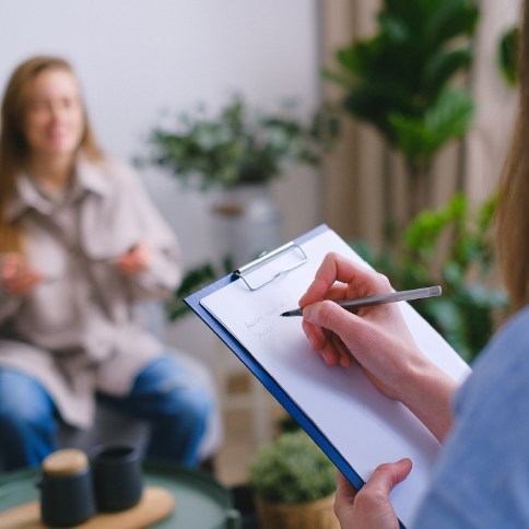 #CentroSanitario |  ¿Tienes la sensación que cuando hablas con un amig@, tu pareja o un familiar hacen juicios erróneos sobre ti o algún tema en particular que a ti te atormenta?
#psicólogo #salud #saludTorrejón #entrenatumente #Sanitario