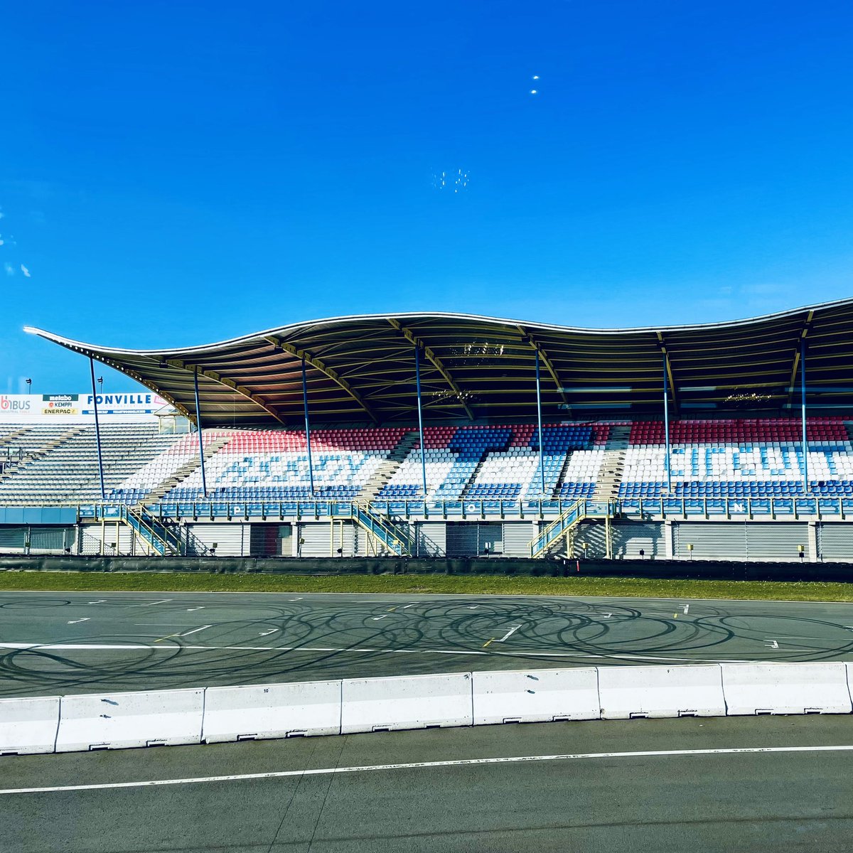 bmeesterschap's tweet image. Nagenieten van onze conferentie voor bestuurders en toezichthouders op @ttcircuitassen, waar @BasKodden ons meenam in #thedevilinside. Bedankt voor de eye openers en het stof tot nadenken over leiderschap. Bedankt @evoosterhout als dagvoorzitter.