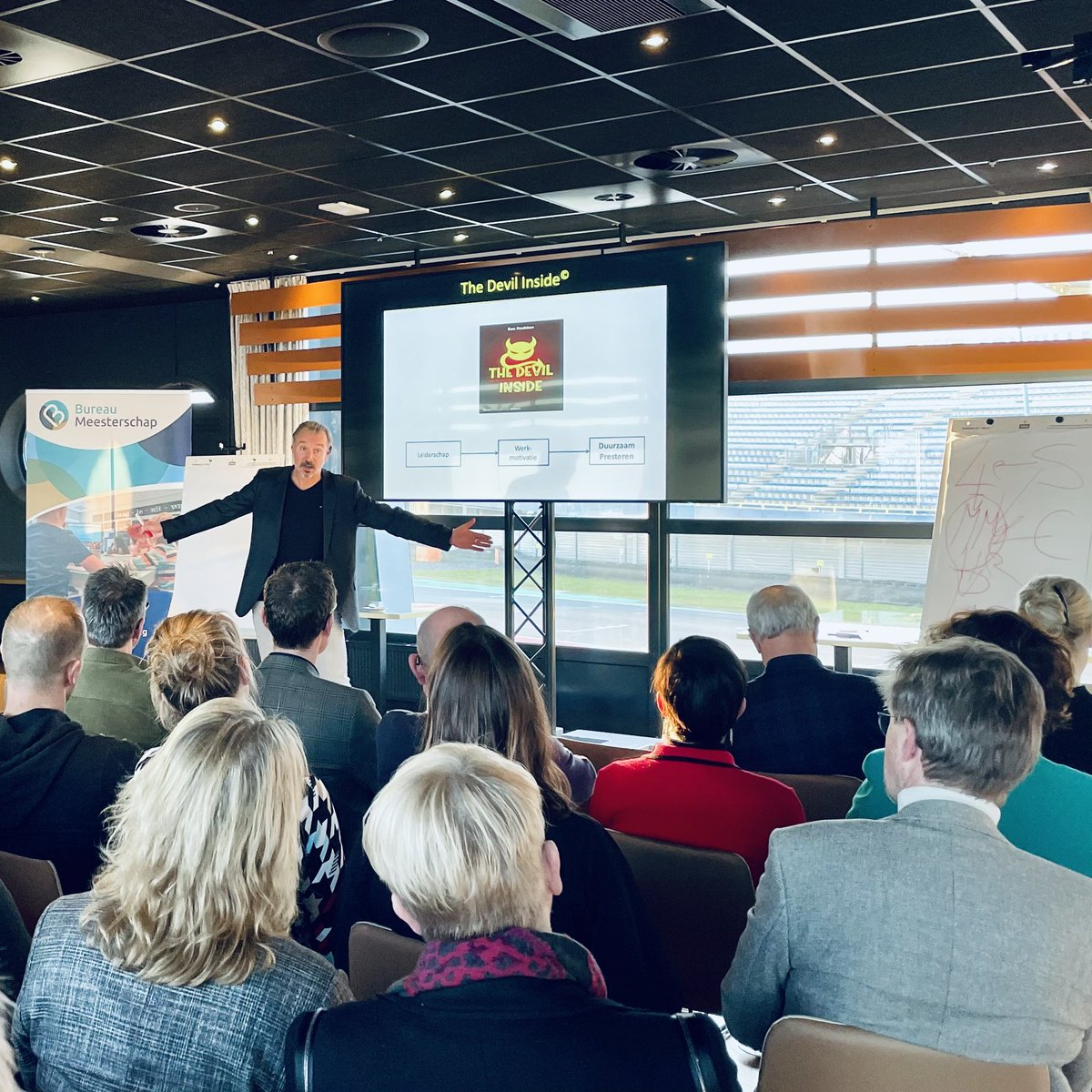 bmeesterschap's tweet image. Nagenieten van onze conferentie voor bestuurders en toezichthouders op @ttcircuitassen, waar @BasKodden ons meenam in #thedevilinside. Bedankt voor de eye openers en het stof tot nadenken over leiderschap. Bedankt @evoosterhout als dagvoorzitter.