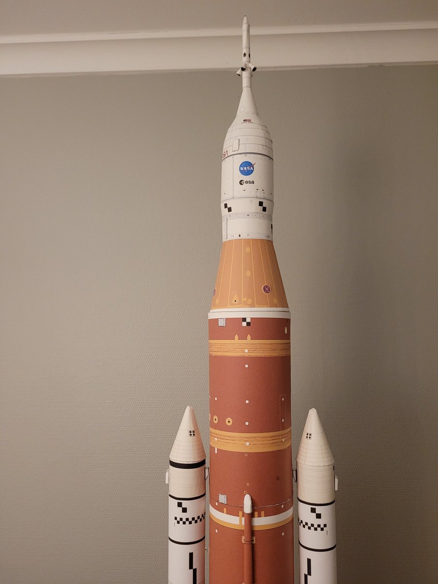 Når man har om tredimensjonale figurer som sylinder og kjegle i praksis som lærerstudent. Finnes det noen bedre konkreter enn raketter? Gøy å kunne ta med romfart og hobby inn i matematikk på 6. Trinn🚀 #ESA #nasa @esa @ESAedu @eseronorway @andoyaspaceedu