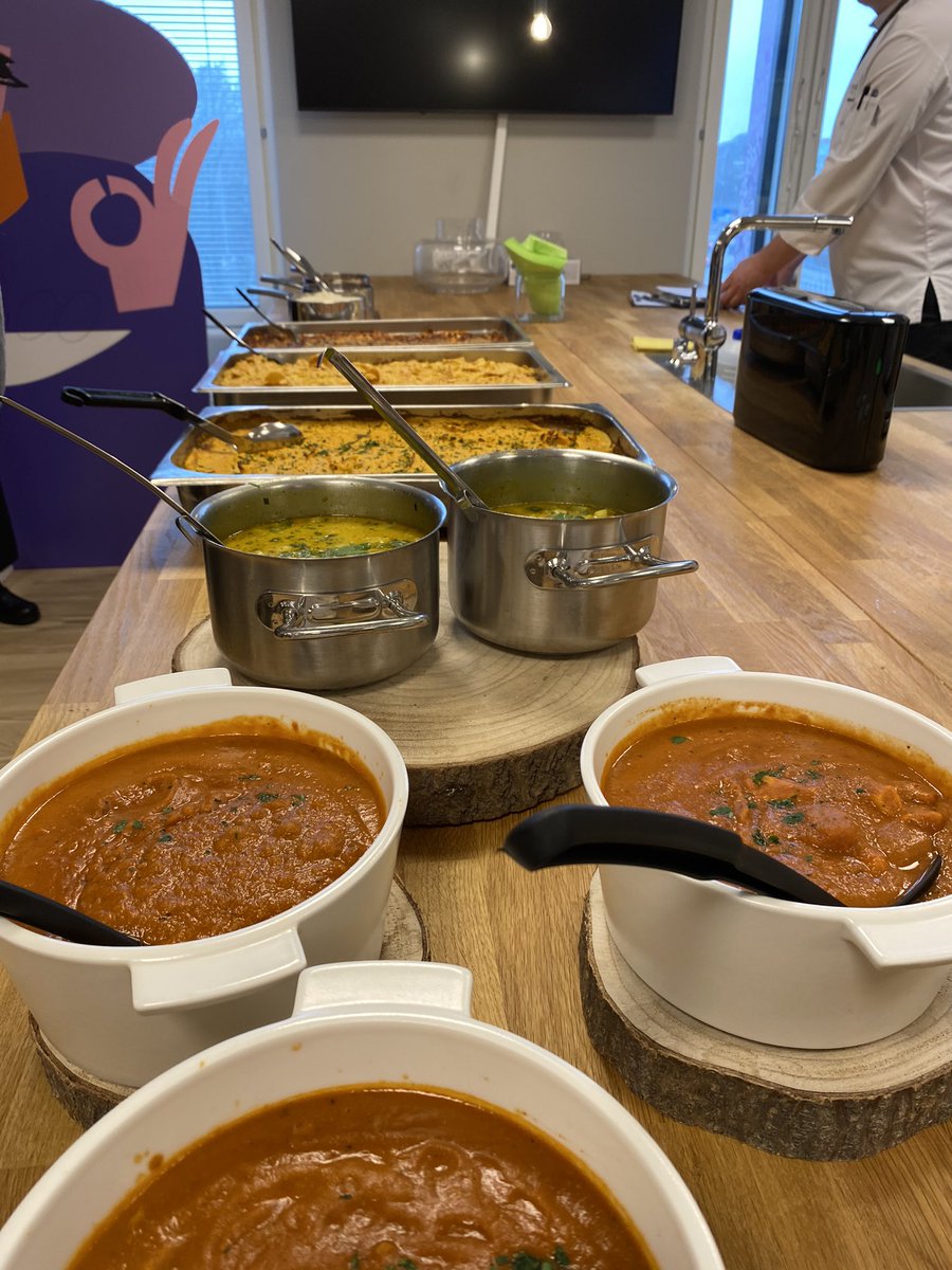 LeilaFogelholm's tweet photo. Uusia kasvisruokia kouluille oli maistettavana tänään. Hyviä olivat kaikki, suosikkini vegaaninen ”shepherd’s pie” Hyvä tuotekehitys! 👍#meidäncompass #compassgroupfinland https://t.co/0IMBGqYres