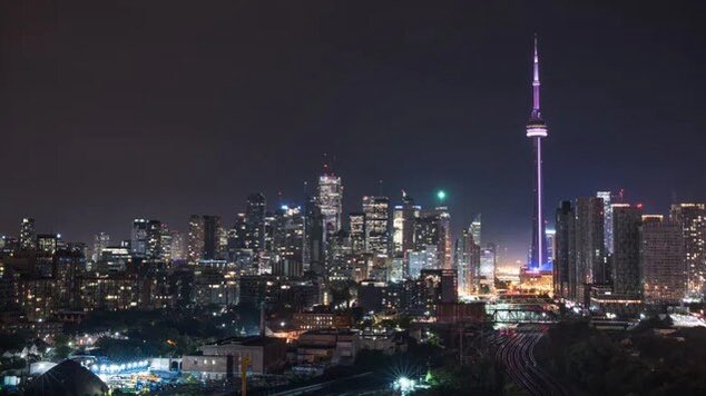 La <a href="/TourCNTower/">CN Tower / Tour CN</a>, à #Toronto, s’éteindra pendant cinq minutes au début de chaque heure ce soir en mémoire des victimes des événements de #Laval.