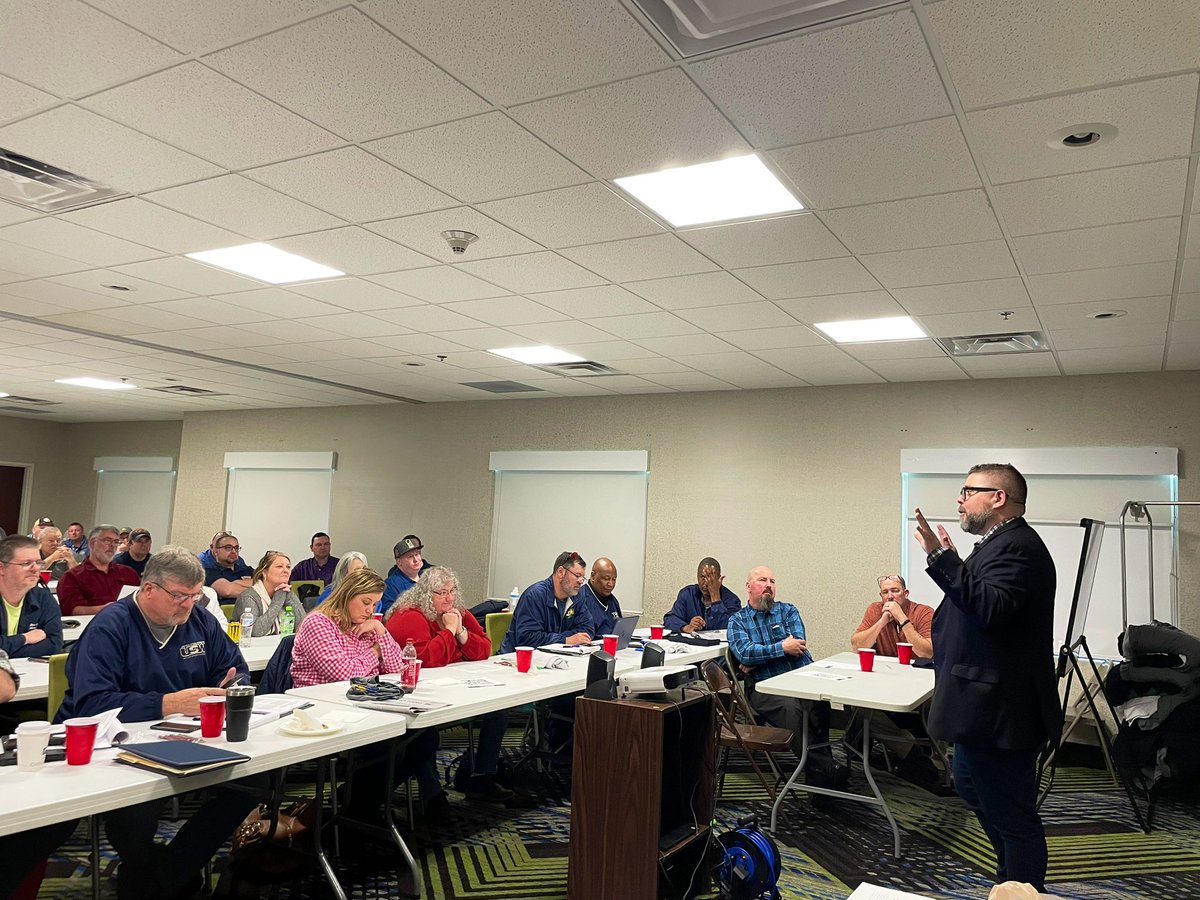 AmberUSWRR's tweet photo. KY @steelworkers spending today learning about speaking out on state legislation. Tomorrow we hit the statehouse to talk with legislators about paid sick leave, family care leave, honoring our veterans, and Buy America. @KYAFLCIO @KeepitMadeinUSA #uswrr https://t.co/hKwpva0C2c