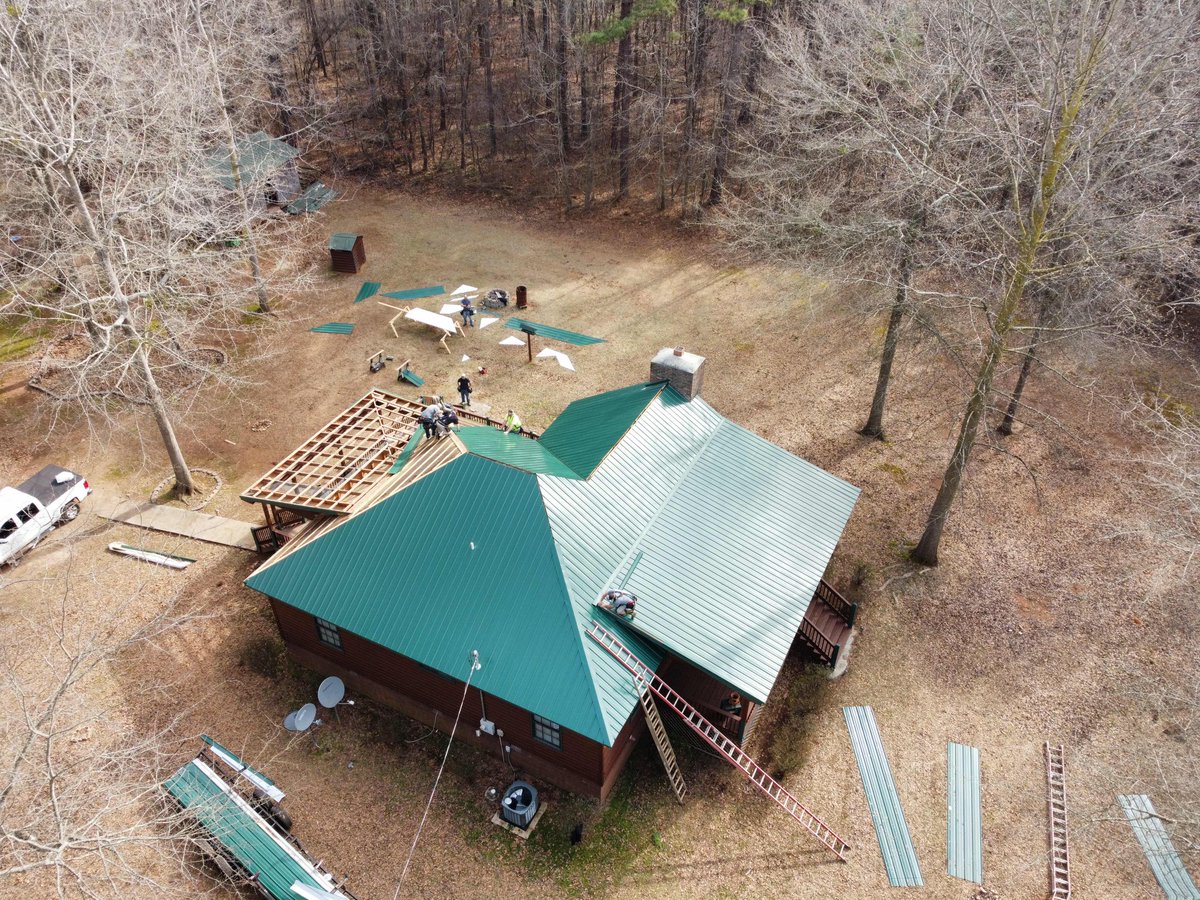 ProShieldGA's tweet image. 🎸🔥 Heavy metal Wednesday 🔥🎸

Looking sharp down in Monticello!

✅ Tear off
✅ Re frame
✅ New metal going up!

Call the Pros at ProShield for a thorough inspection of your metal roof TODAY!

678-722-8904
Info@proshieldroofing.net