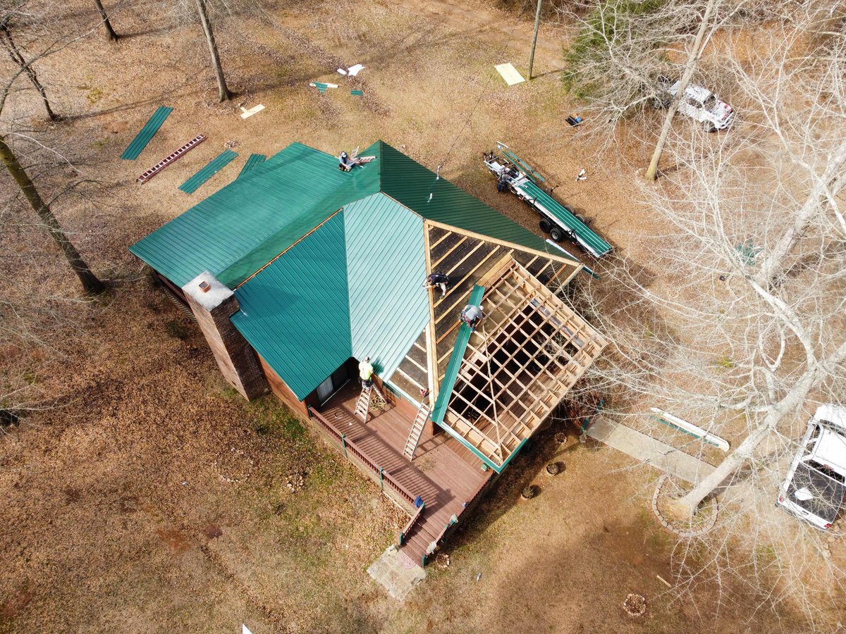 ProShieldGA's tweet image. 🎸🔥 Heavy metal Wednesday 🔥🎸

Looking sharp down in Monticello!

✅ Tear off
✅ Re frame
✅ New metal going up!

Call the Pros at ProShield for a thorough inspection of your metal roof TODAY!

678-722-8904
Info@proshieldroofing.net