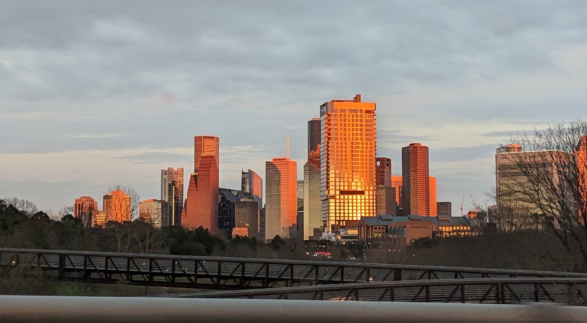 Conditions were perfect for some Houston skyline photography. I hope y'all snagged some good ones.