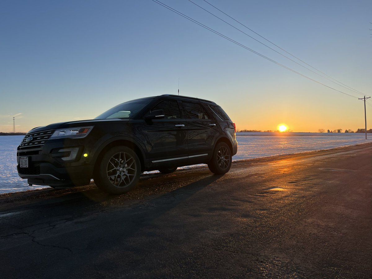 JayJrMejia's tweet photo. Storm chasing sunset today.
So ready for storm chasing season to start in the Midwest.
Roberts Wisconsin
5:12pm
#weather #stormchaser #midwest #sunset #snow #nature #storm #chasing #2016fordexplorer #ford #explorer #chaser #nws @NWSTwinCities @NWSLaCrosse https://t.co/hzfQliFGTm