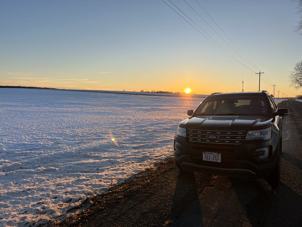 JayJrMejia's tweet photo. Storm chasing sunset today.
So ready for storm chasing season to start in the Midwest.
Roberts Wisconsin
5:12pm
#weather #stormchaser #midwest #sunset #snow #nature #storm #chasing #2016fordexplorer #ford #explorer #chaser #nws @NWSTwinCities @NWSLaCrosse https://t.co/hzfQliFGTm