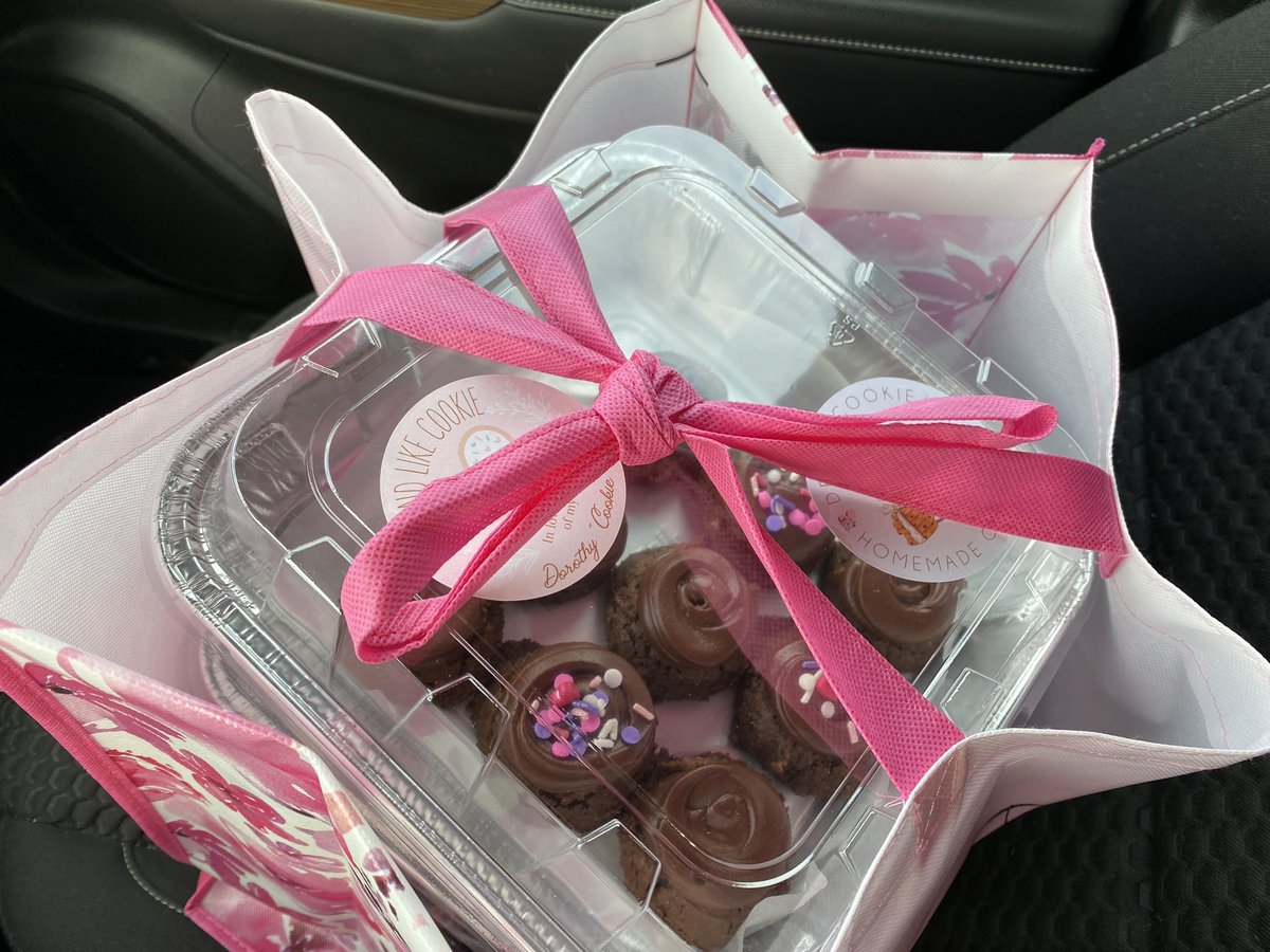 denascookiejar's tweet photo. Chocolate Cookies 😍 First giveaway in memory of my Mom. 🤍 #bekindlikecookie https://t.co/Xq1wTX8hgG