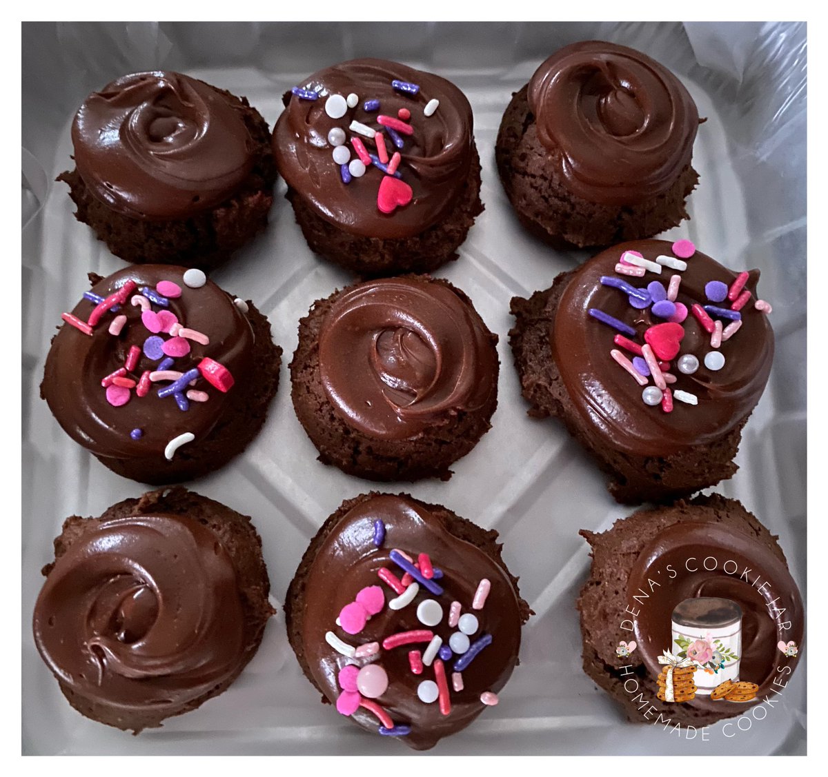 denascookiejar's tweet photo. Chocolate Cookies 😍 First giveaway in memory of my Mom. 🤍 #bekindlikecookie https://t.co/Xq1wTX8hgG