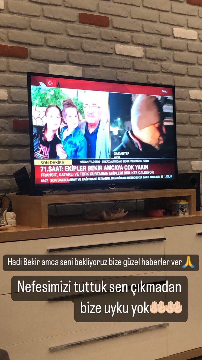 gamzeduru52's tweet photo. Hadi Bekir amca seni bekliyoruz.Sen çikmadan bize uyku yok🤲🏻🤲🏻 #bekir #gaziantepdeprem https://t.co/UfF5gpTBPi