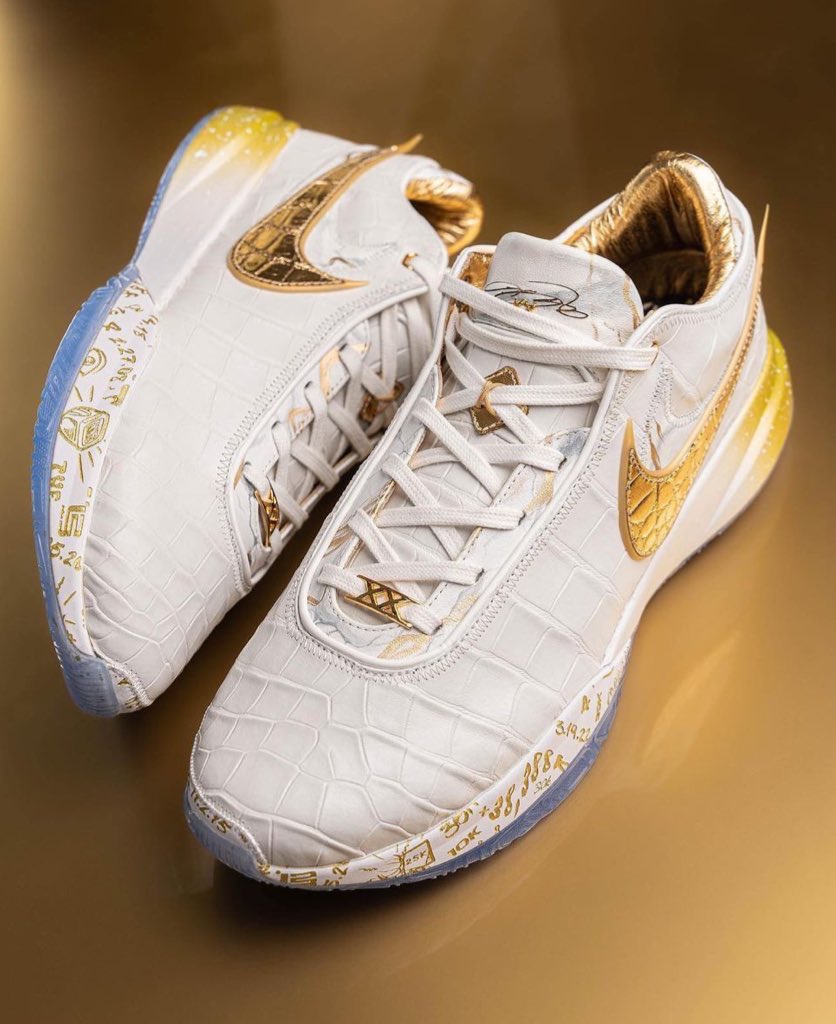NBAdoPovo's tweet image. UM TENIS ESPECIAL, PARA PESSOAS ESPECIAIS

A Nike fez um LeBron 20, edição especial "38.388", somente para o LeBron James, com detalhes em ouro e mármore, em homenagem ao Recorde de Maior Pontuador da História