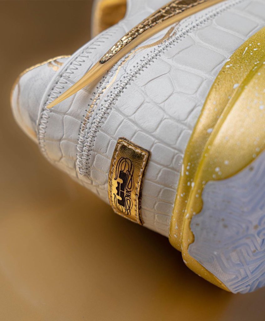 NBAdoPovo's tweet image. UM TENIS ESPECIAL, PARA PESSOAS ESPECIAIS

A Nike fez um LeBron 20, edição especial "38.388", somente para o LeBron James, com detalhes em ouro e mármore, em homenagem ao Recorde de Maior Pontuador da História